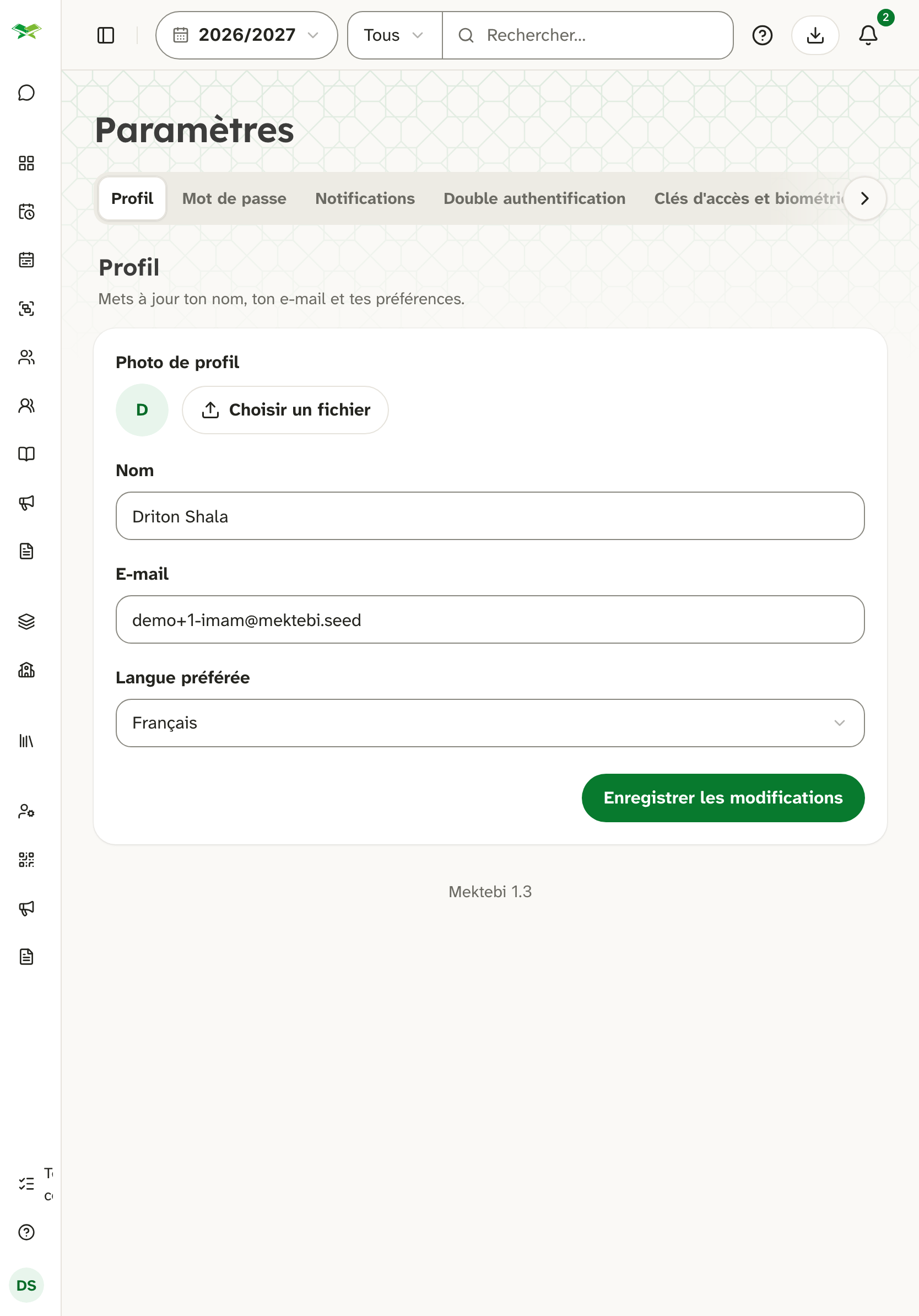 Paramètres du profil de Driton Shala : nom, e-mail et menu « Langue préférée » sur Français.