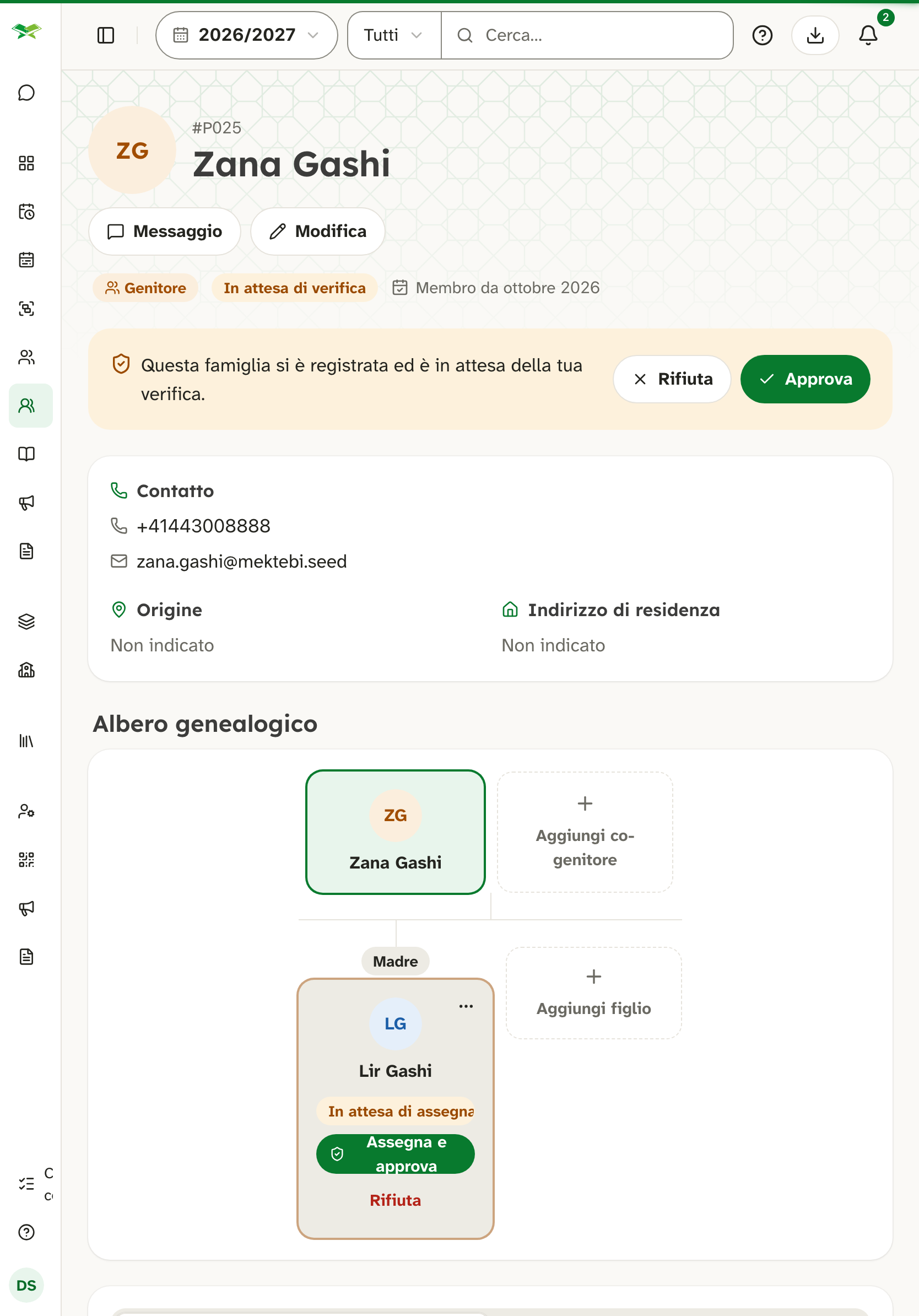 Pagina di Zana Gashi «In attesa di verifica», pulsanti Approva e Rifiuta, albero familiare con il bambino.